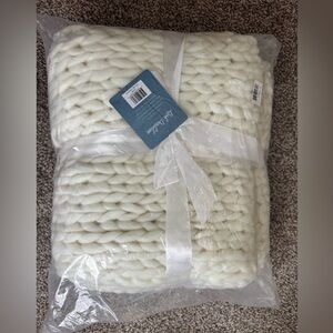 NWT, 50x60 Chunky Knit Blanket in Cream